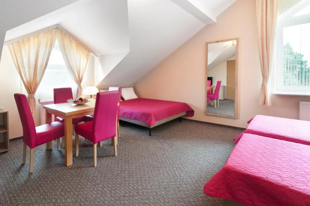 Room, Petrus, Krakow
