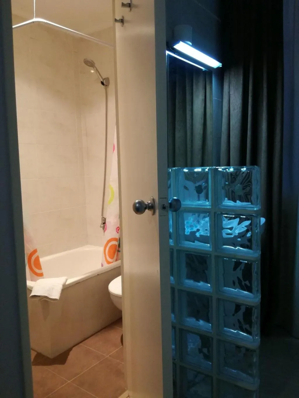 Room, Hostal Lesseps, Barcelona