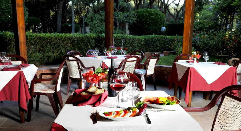 Restaurant, La Serra Holiday Village & Beach Resort, Naples