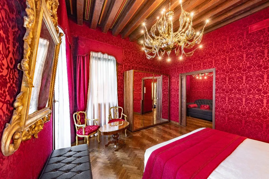 JUNIOR SUITE CANAL VIEW Room, Palazzo San Lorenzo, Venice