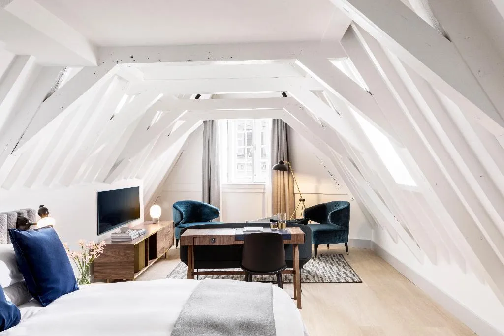 SUITE CITY VIEW KING BED Room, Kimpton De Witt Amsterdam, Amsterdam