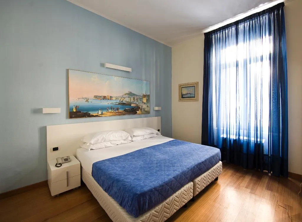 Room, Rex, Naples