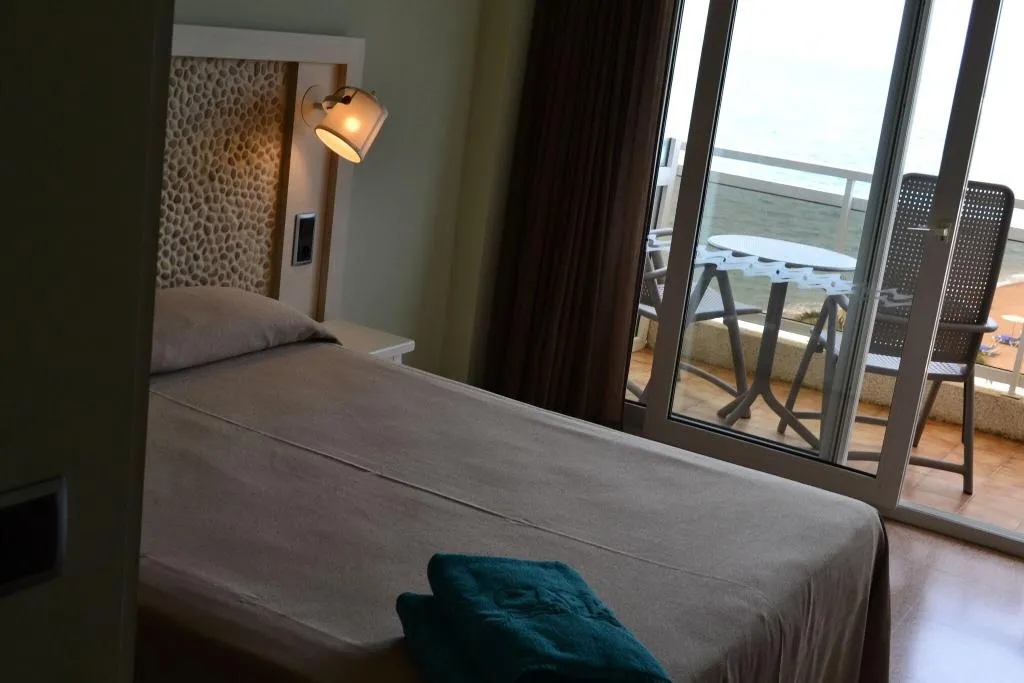 Room, Caprici Beach Hotel & Spa, Costa Brava