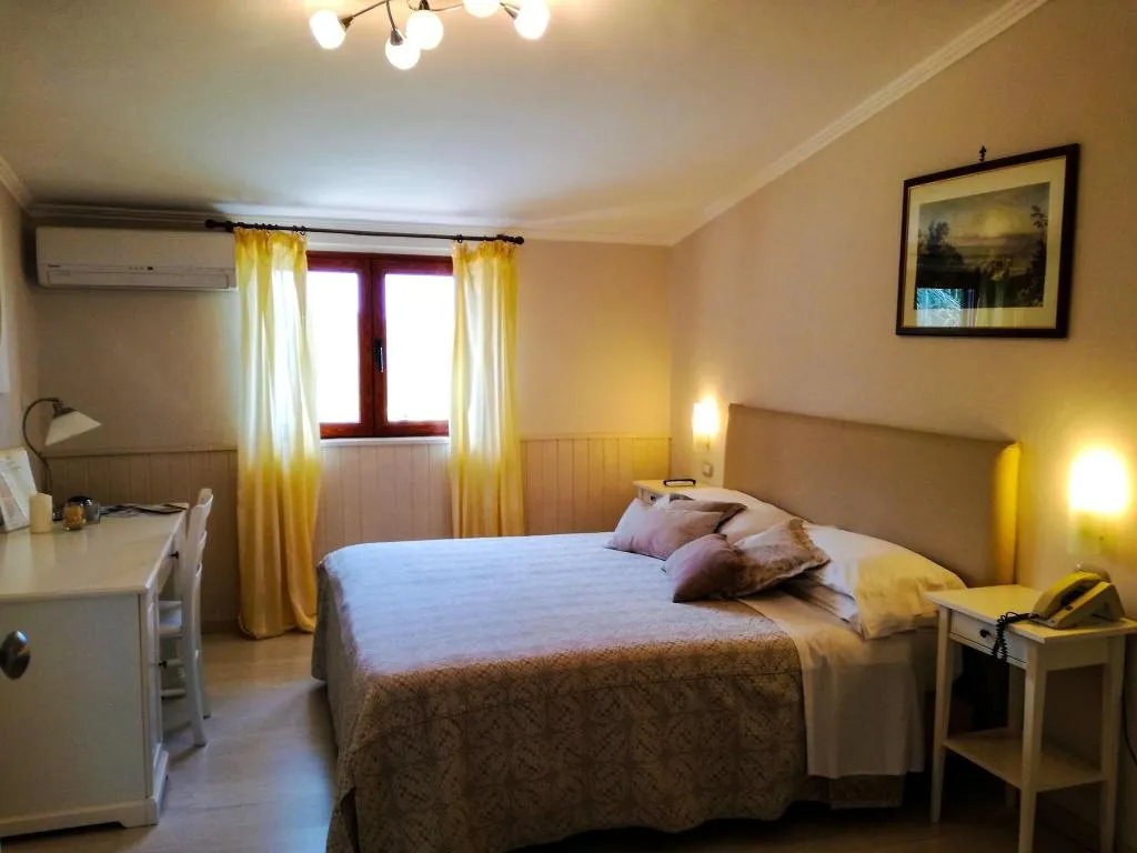 Room, Villa Fiorita, Naples
