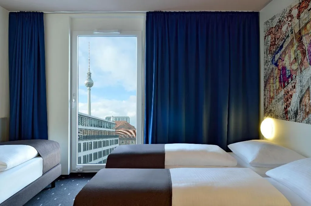 TRIPLE STANDARD Room, B&B HOTEL Berlin-Alexanderplatz, Berlin