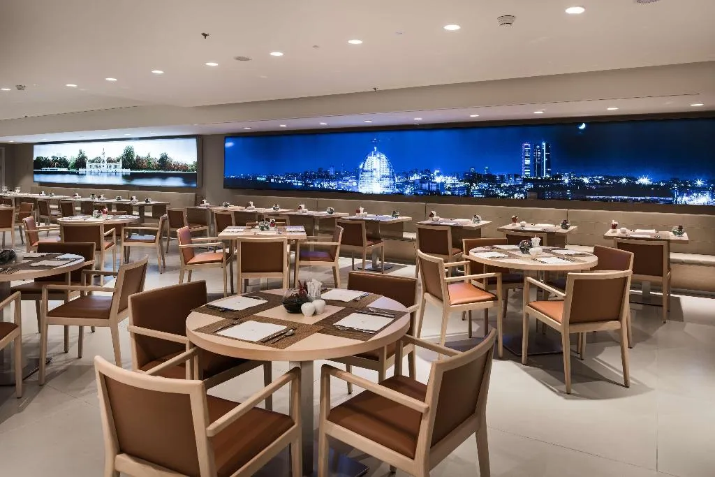 Restaurant, NH Collection Madrid Eurobuilding, Madrid
