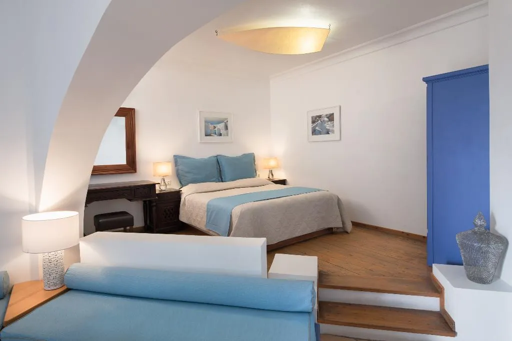 SUITE CAPACITY 2 Room, Meltemi Suites, Santorini