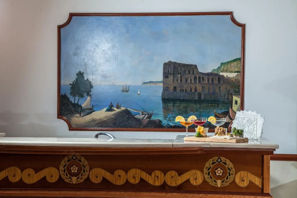 Lobby, La Pace, Naples