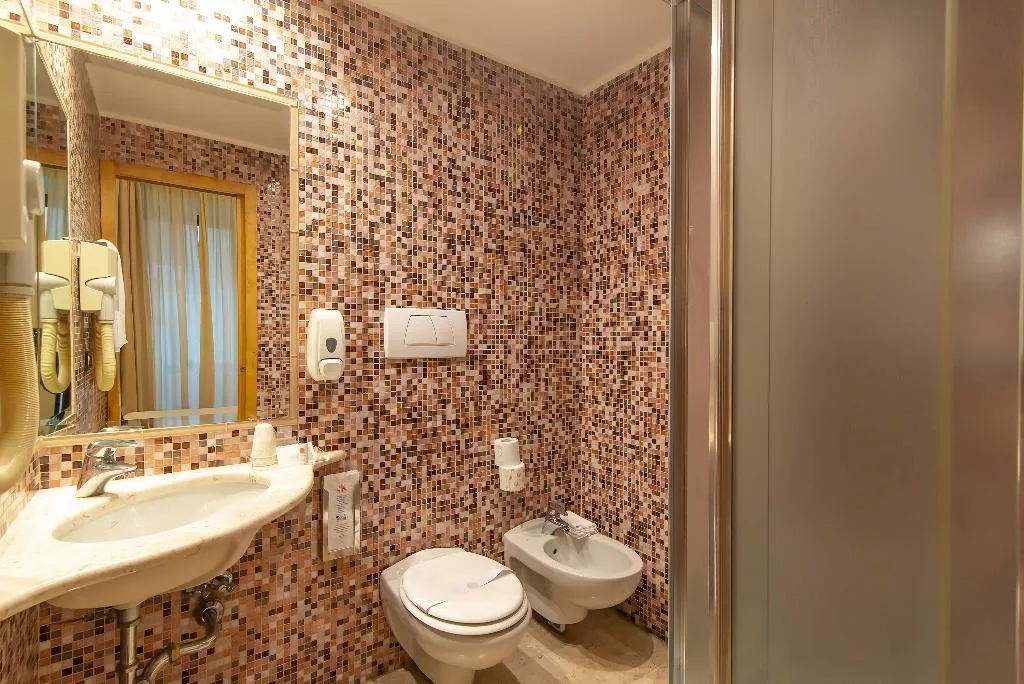 TRIPLE STANDARD Room, Hotel Aphrodite, Rome
