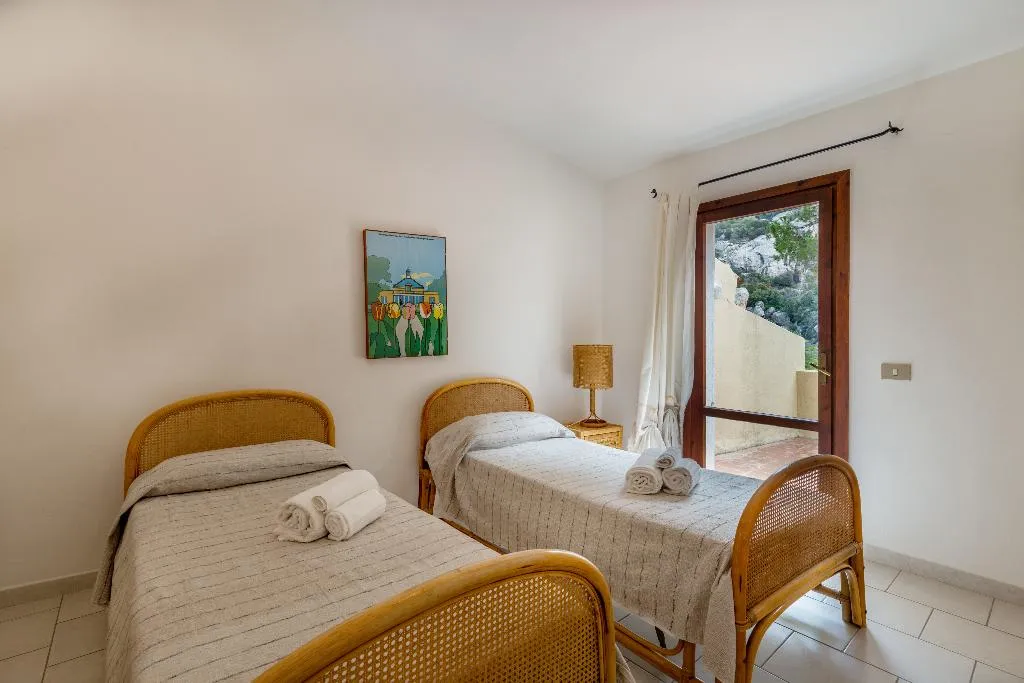 APARTMENT CAPACITY 5 Room, Residence Pineta Uno, Olbia