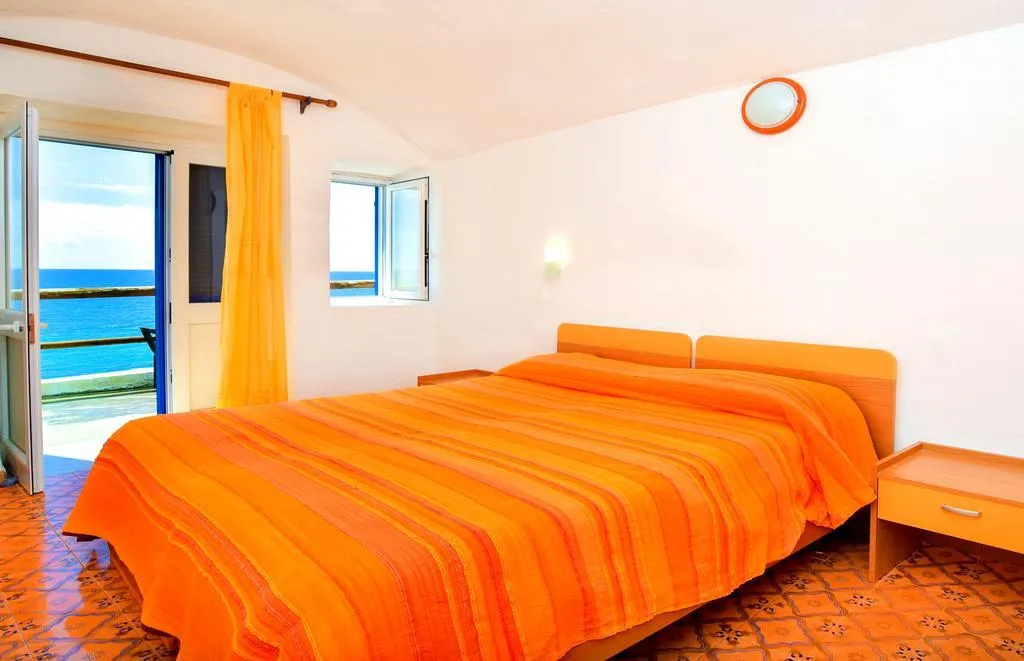 Room, Regina del Mare, Naples
