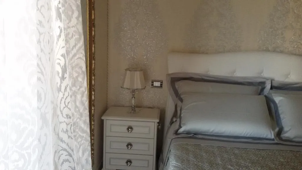 DOUBLE DELUXE Room, Daphnae House, Catania
