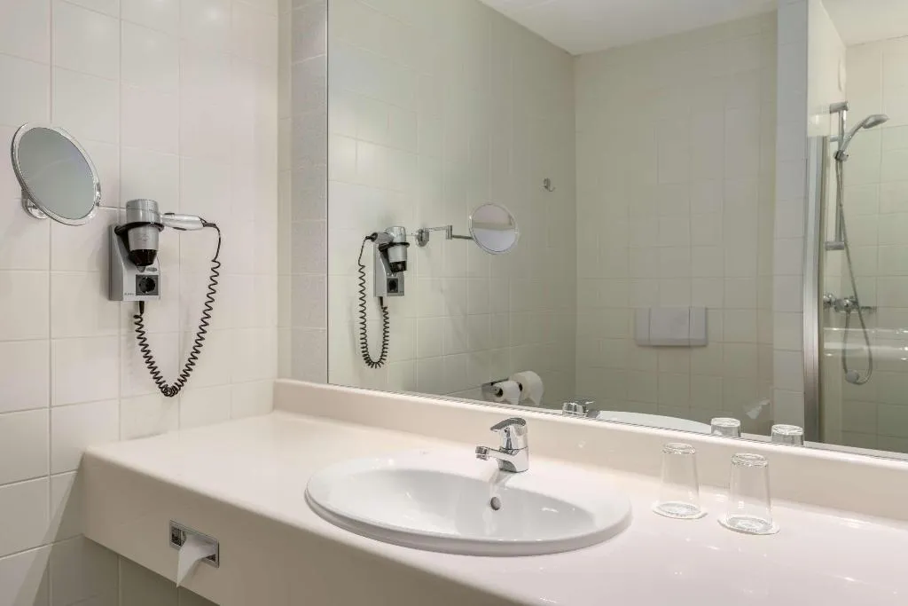 Room, NH Groningen, Amsterdam