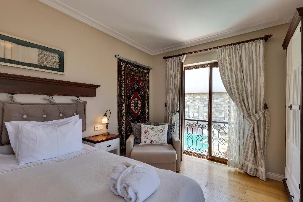 Double or Twin DELUXE POOL VIEW Room, Akanthus Hotel Ephesus, Izmir