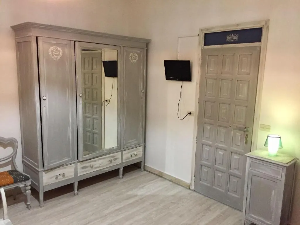 Room, Scilla e Cariddi Bed&Breakfast, Catania