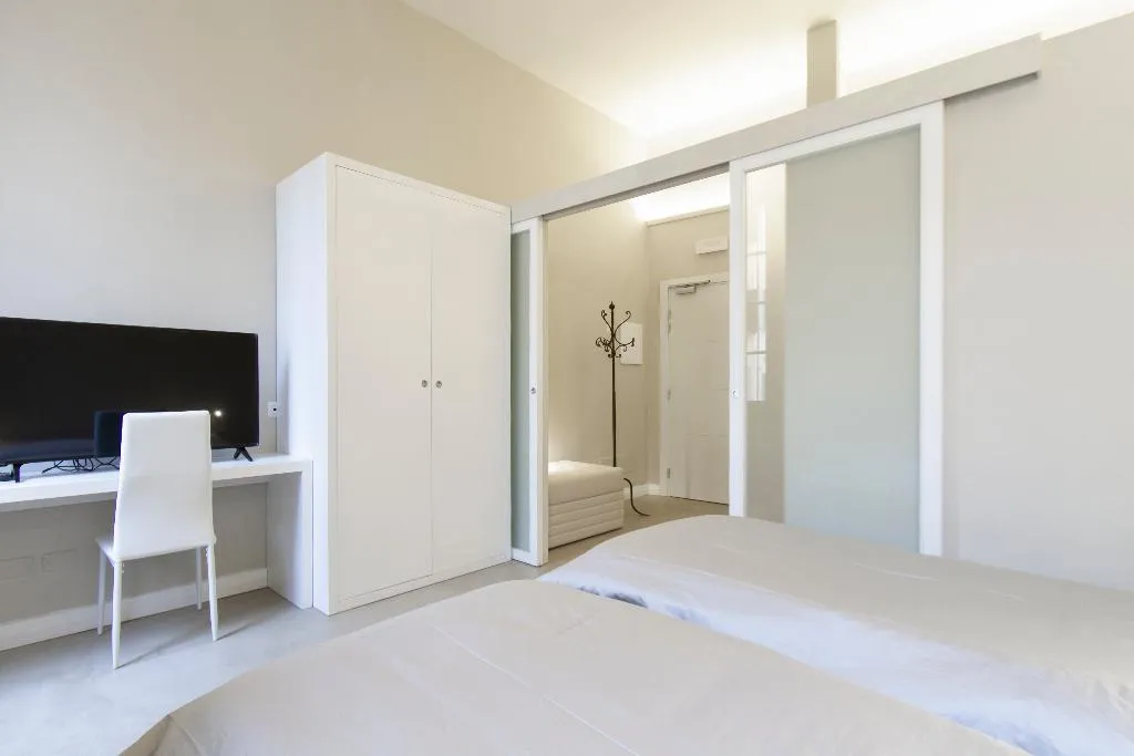 APARTMENT CAPACITY 4 TWO BEDROOMS Room, Palazzo dei Ciompi, Florence