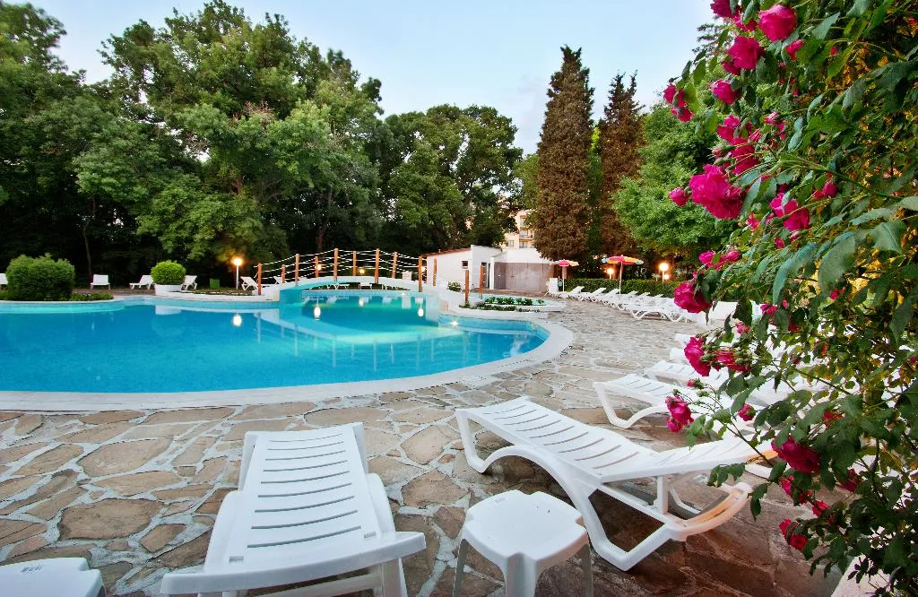 Pool, Ljuljak, Varna