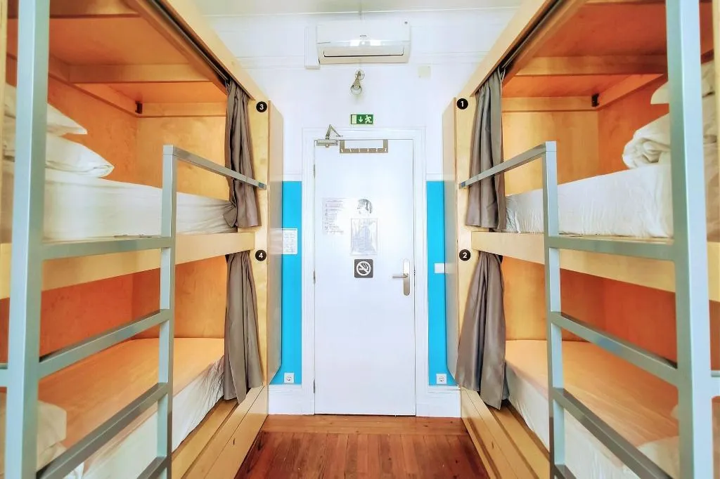 Room, Rivoli Cinema Hostel, Porto