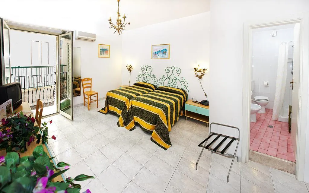 QUADRUPLE STANDARD Room, Hotel Da Peppe, Catania