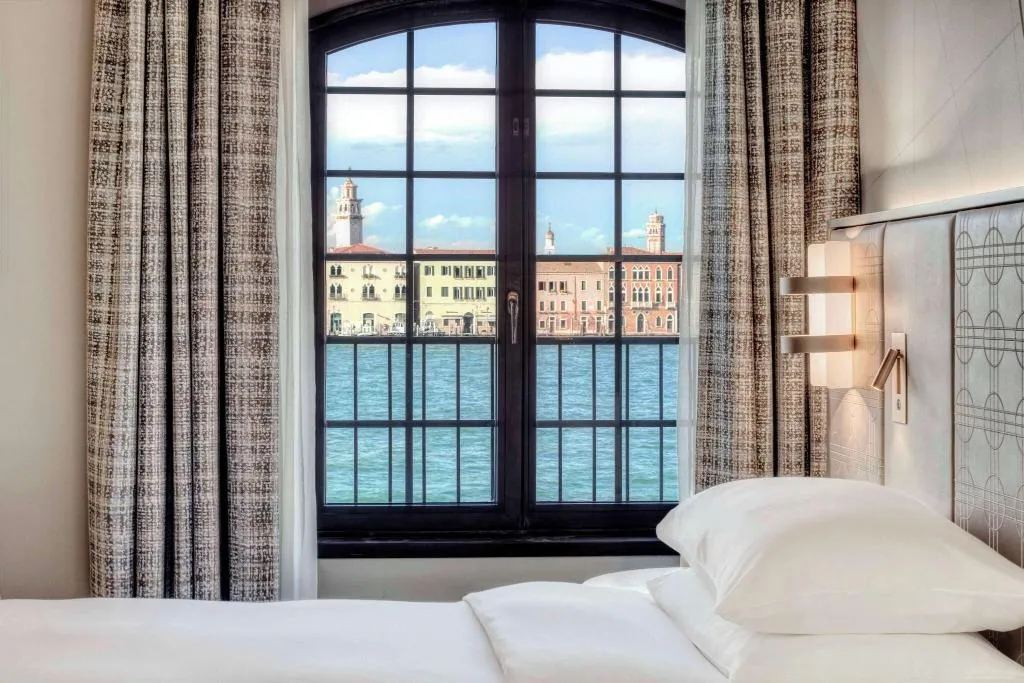 Room, Hilton Molino Stucky Venice, Venice
