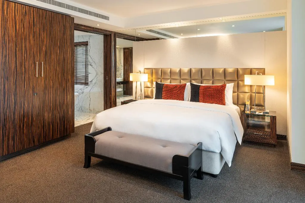 SUITE CLUB Room, voco Bonnington Dubai, Dubai