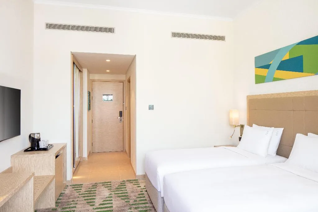 TWIN STANDARD Room, Holiday Inn Hotel & Suites Dubai Science Park, Dubai