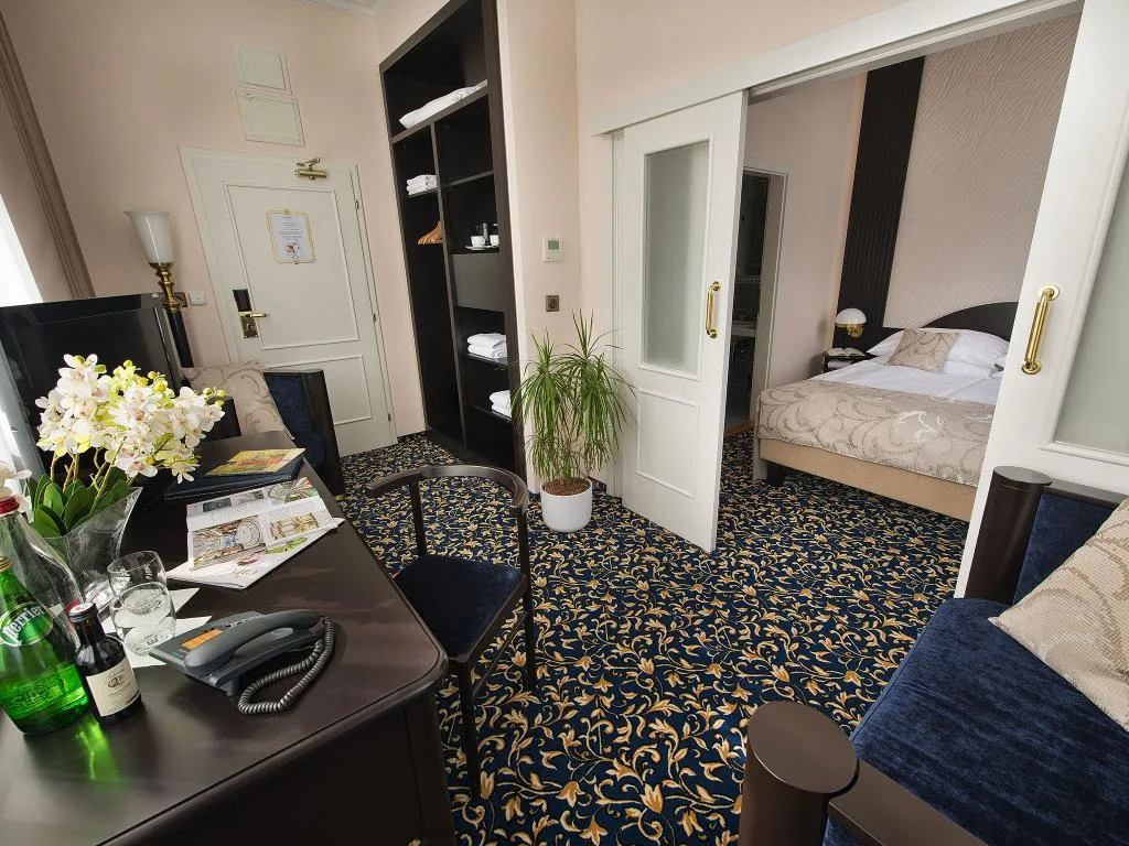 JUNIOR SUITE STANDARD Room, EA Hotel Royal Esprit, Prague