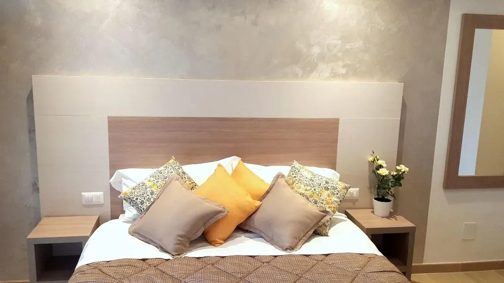 Room, Luxor Florence, Florence