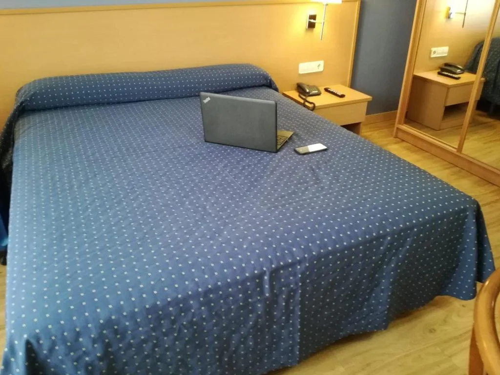 DOUBLE SINGLE USE QUEEN SIZE BED Room, J. Balmes, Costa Brava