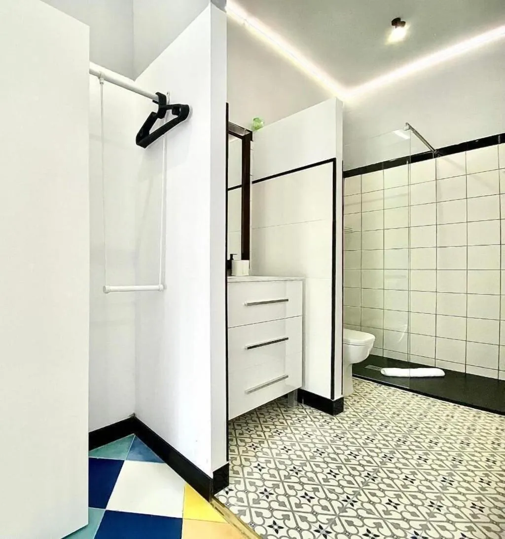 Room, Montera Center Madrid, Madrid