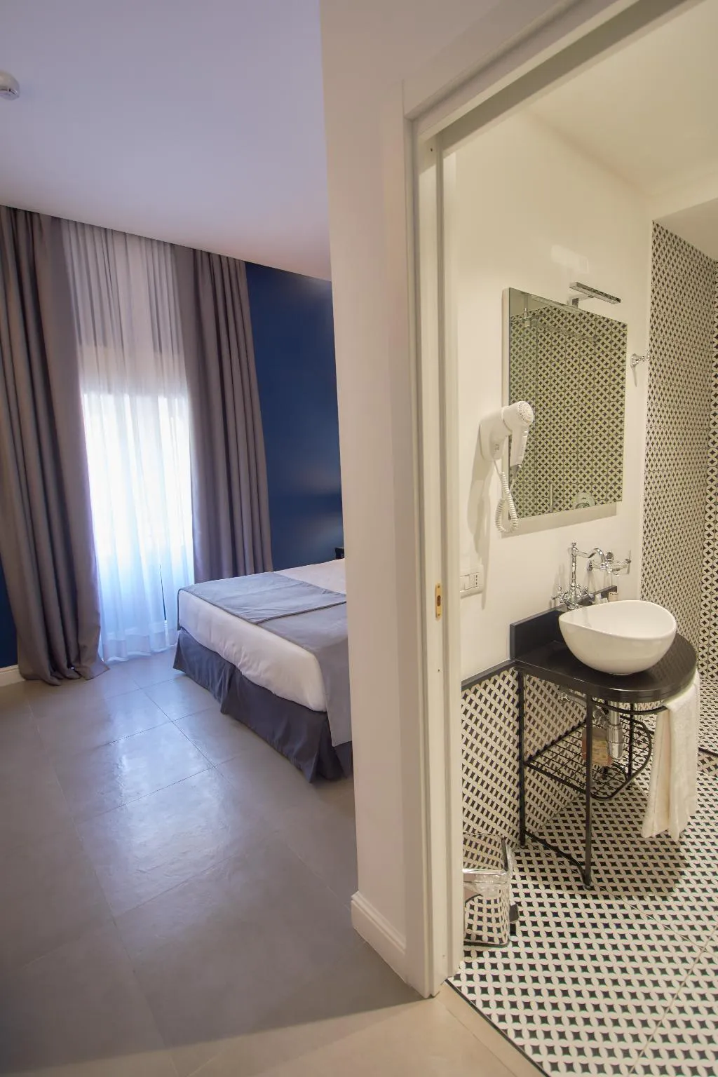 Room, Hotel metro 900, Naples