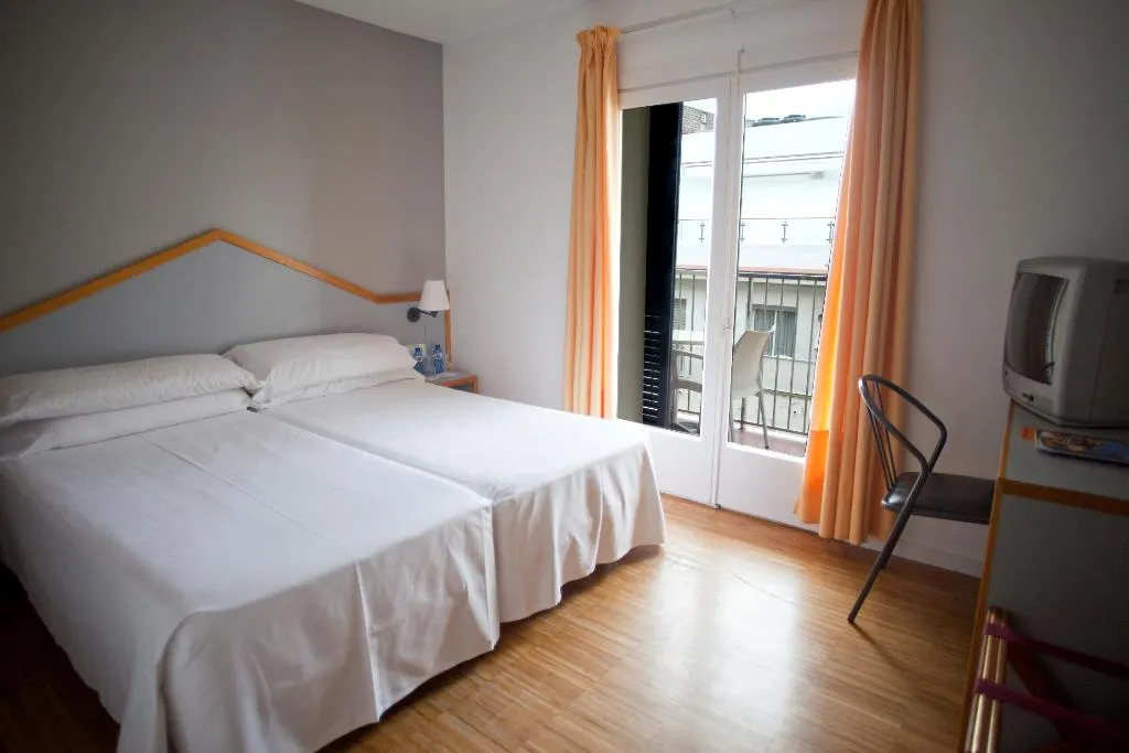 Room, Subur, Costa Brava