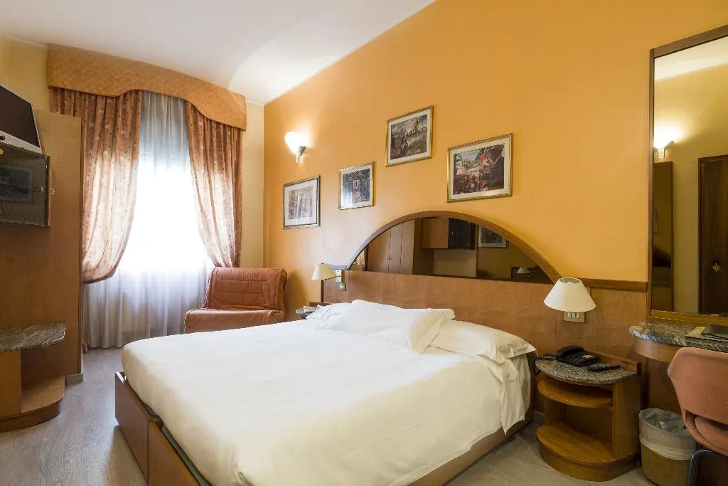 Double or Twin STANDARD Room, Carrobbio, Milan