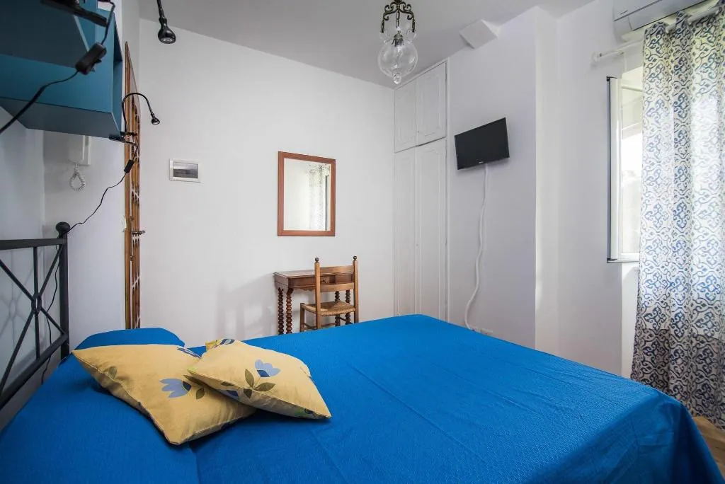 Room, Villa Degli Oleandri, Rome