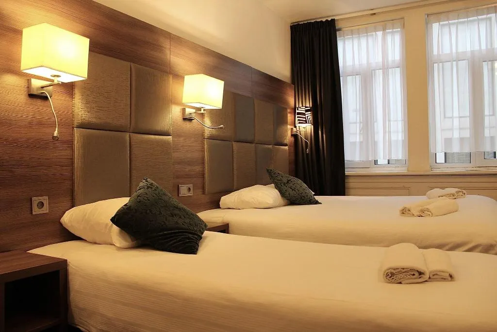TRIPLE STANDARD Room, ITC Hotel, Amsterdam