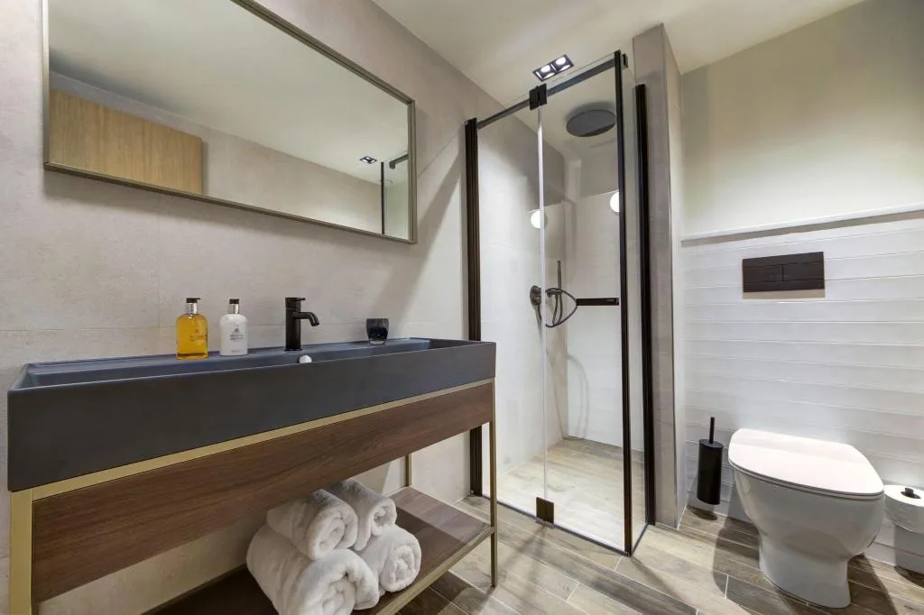 DOUBLE CLASSIC QUEEN BED Room, Land's End Boutique Hotel, Malta