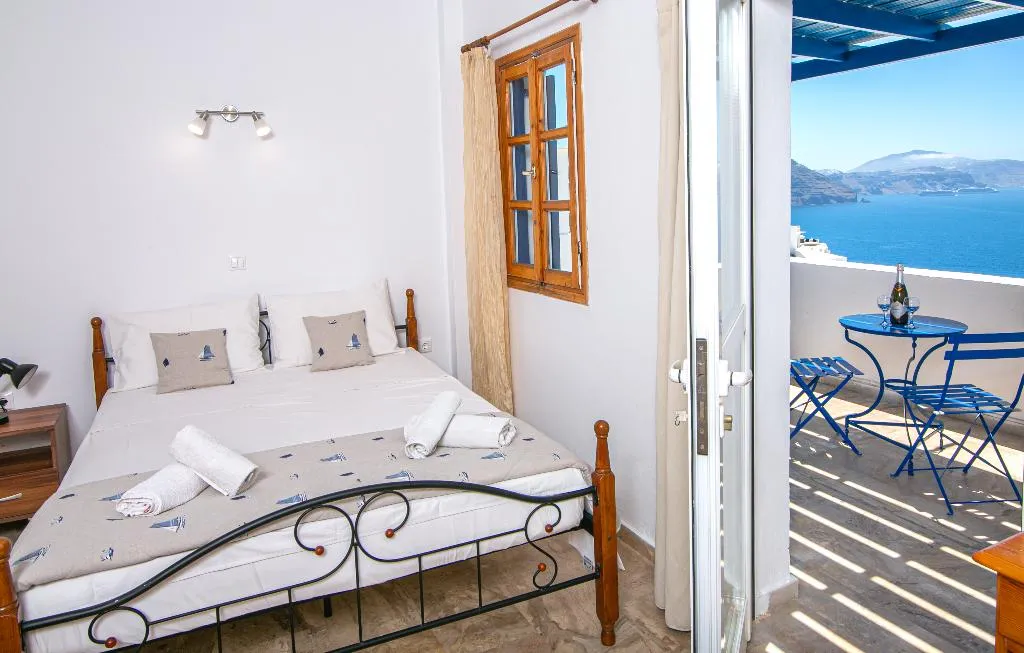 DOUBLE WITH VIEWS Room, Stelios Rooms Golden View, Santorini