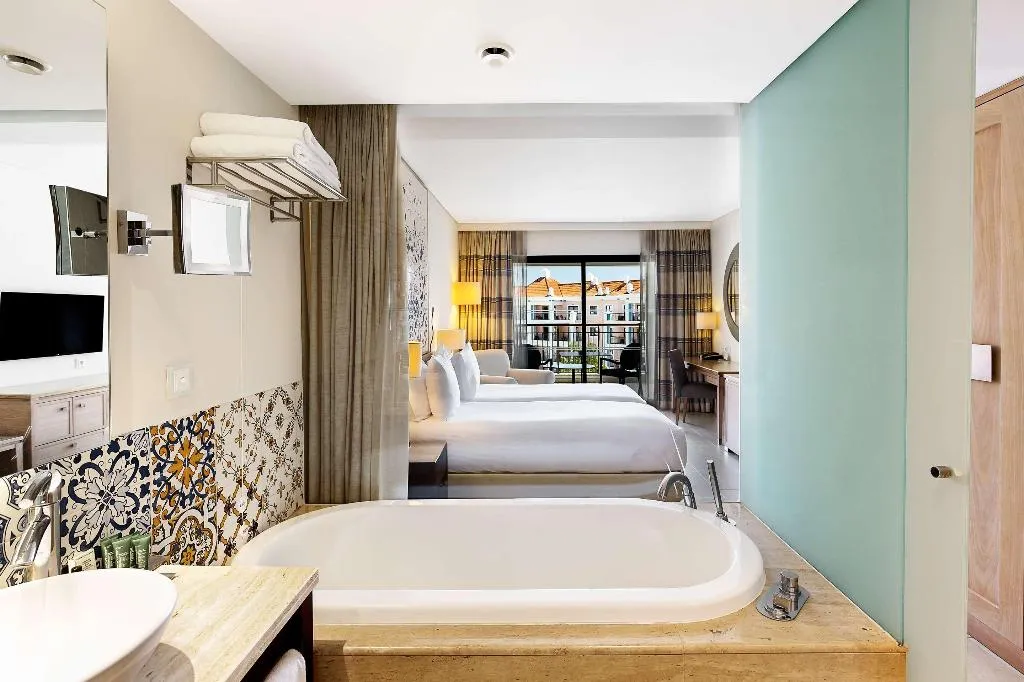 DOUBLE DELUXE Room, Hilton Vilamoura As Cascatas Golf Resort & Spa, Algarve