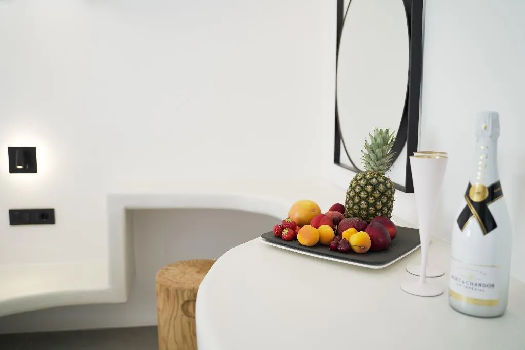 DOUBLE DELUXE WITH JACUZZI Room, King'S Suites, Santorini