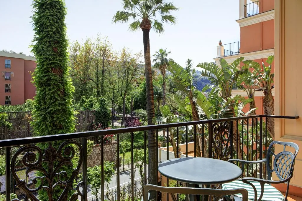 Double or Twin CLASSIC CITY VIEW Room, Grand Hotel Royal, Naples