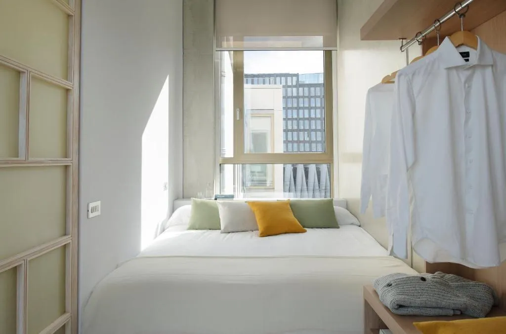 APARTMENT STANDARD Room, Eric Vokel Amsterdam Suites, Amsterdam