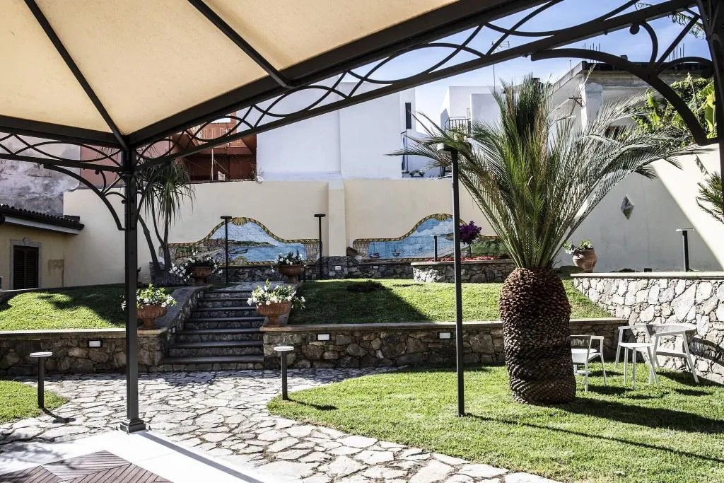 Terrace, Garibaldi, Catania