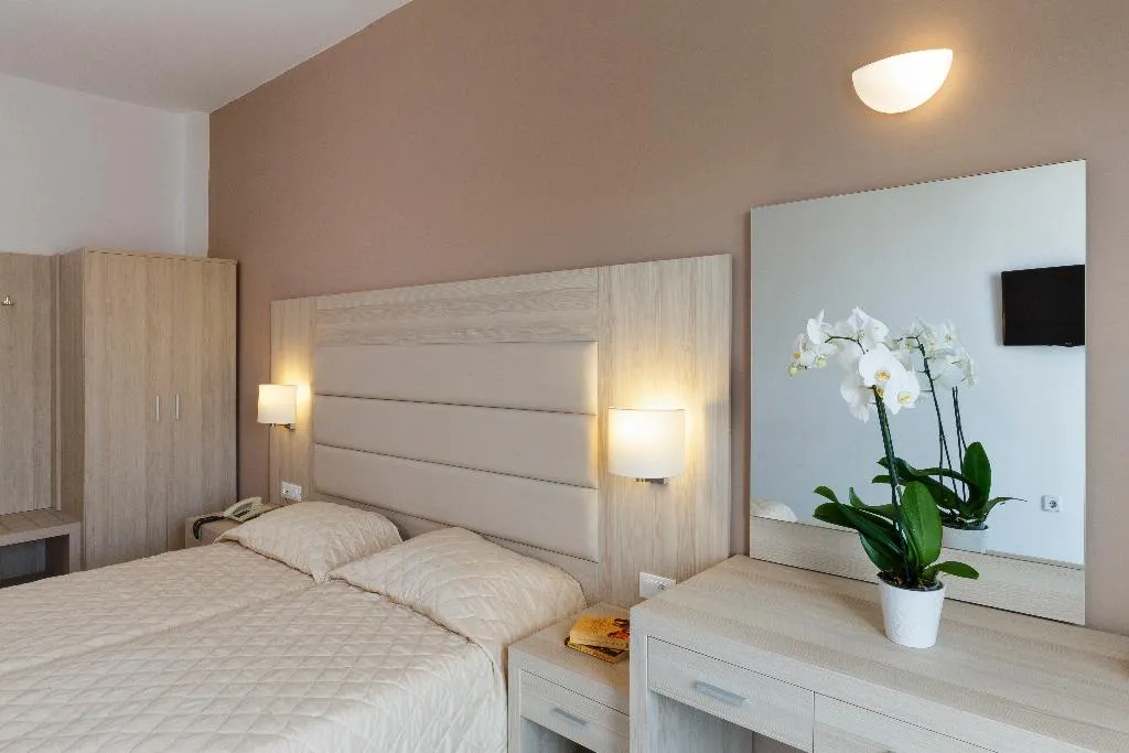 Room, Africa, Rhodes