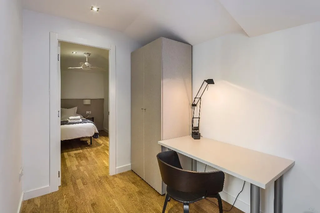 APARTMENT FOUR BEDROOMS Room, Mon Suites Catedral, Valencia