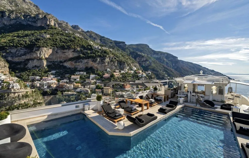 Sports and Entertainment, Villa Franca, Naples