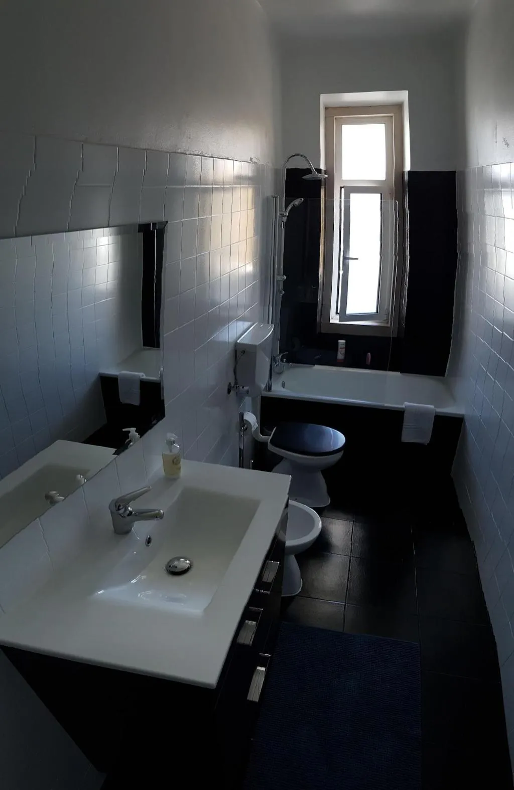 Room, Dukostel, Lisbon