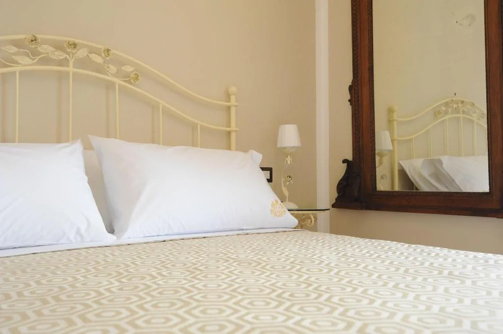 Room, Residenza Borbonica, Naples