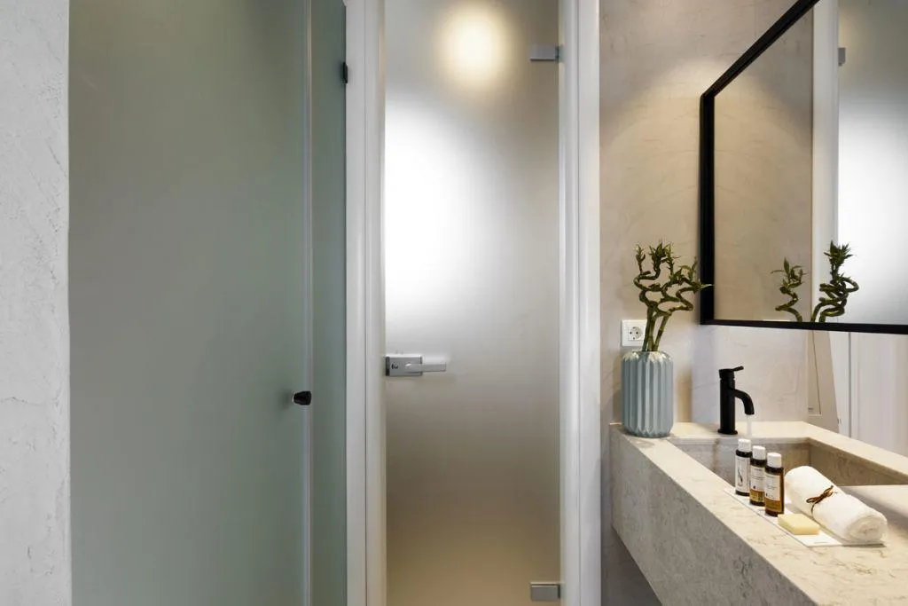 SUITE WITH JACUZZI Room, Altera Pars Suites, Santorini