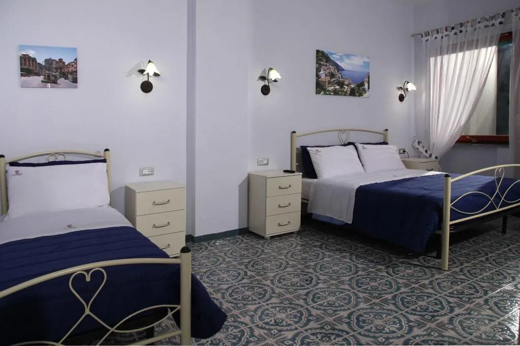 Room, The Reef, Naples