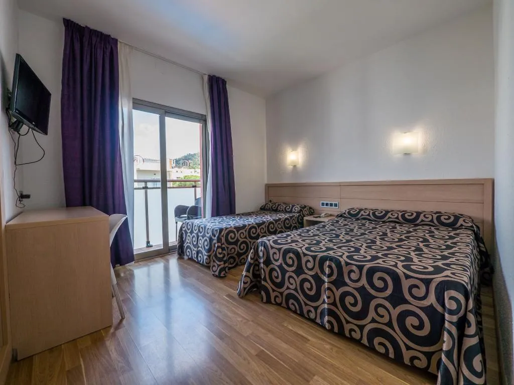 TRIPLE STANDARD Room, Tossa Beach Center, Costa Brava